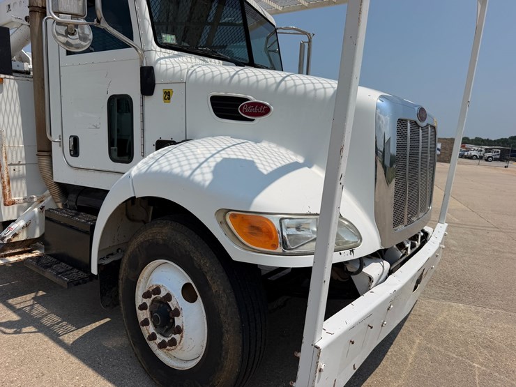 2007-peterbilt-335-image-15