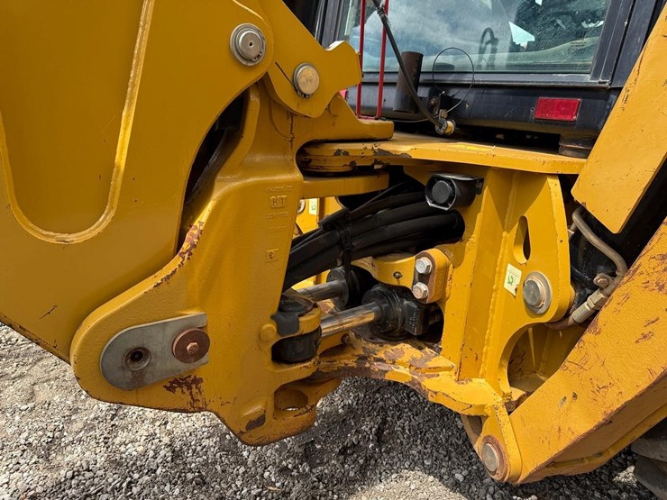 2018-caterpillar-440-image-13