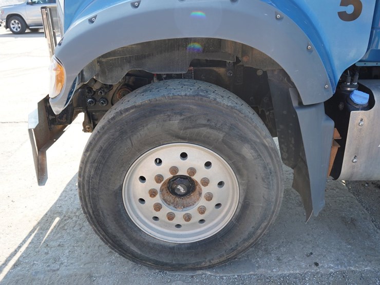 2014-mack-granite-gu713-image-23