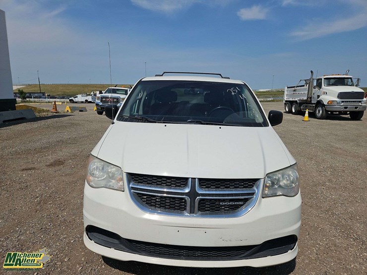 2011-dodge-grand-caravan-se-image-9