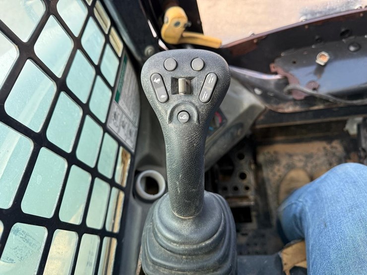 2012-bobcat-t870-image-27