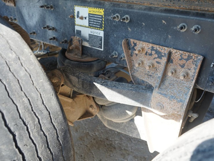 2014-mack-granite-gu713-image-47