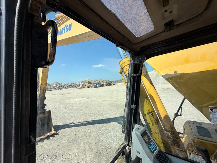 2002-komatsu-pc220-lc-7l-image-29