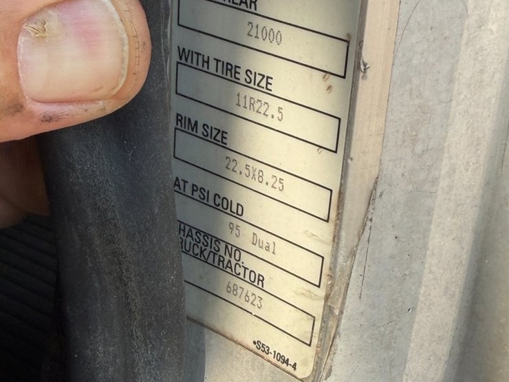 2007-peterbilt-335-image-90