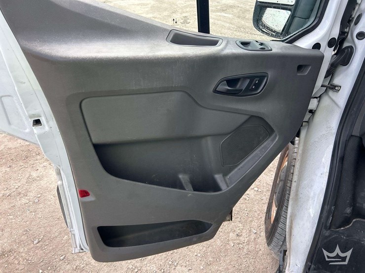 2022-ford-transit-image-14
