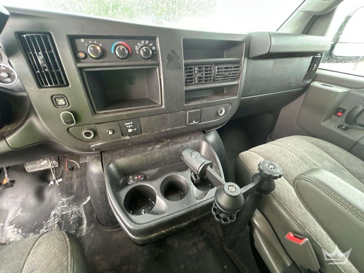 2017-chevrolet-express-2500-image-22