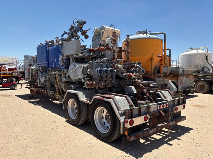 2010-caterpillar-c13-image-4