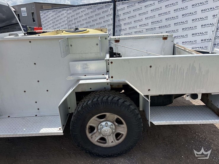 2018-dodge-3500-image-22