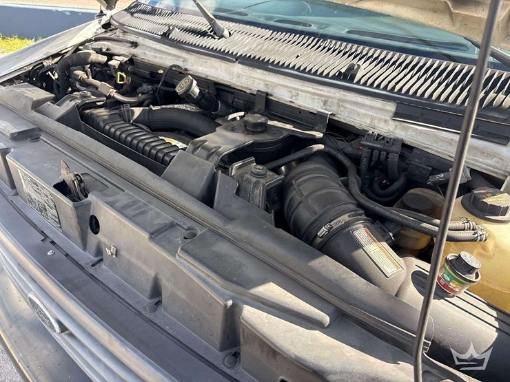 2004-ford-cargo-image-8