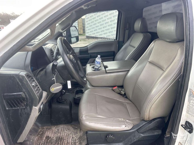 2017-ford-f550-image-14