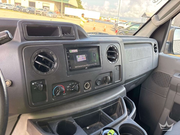 2011-ford-e250-image-15