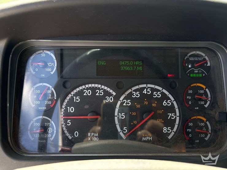 2017-freightliner-m2-106-image-17