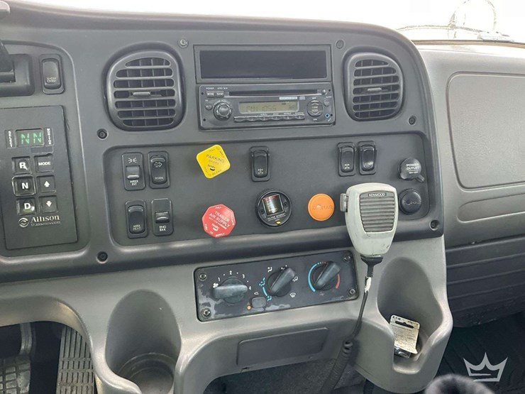 2013-freightliner-m2-112-t/a-wet-kit-day-cab-truck-tractor-image-14