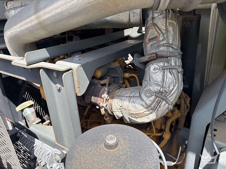 2017-freightliner-m2-106-image-24