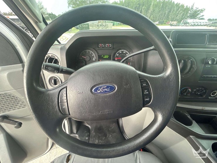 2012-ford-e450-image-17