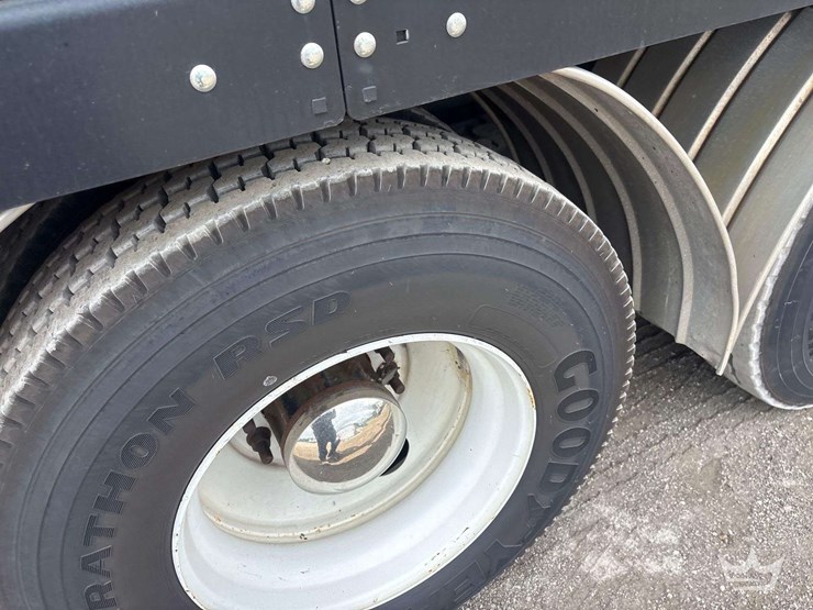 2016-kenworth-t880-image-22