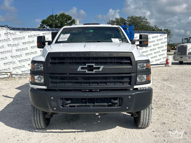2022-chevrolet-silverado-5500hd-image-27