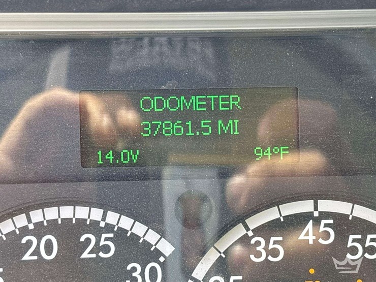 2017-freightliner-m2-106-image-6