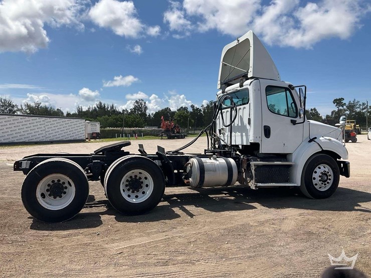 2013-freightliner-m2-112-t/a-wet-kit-day-cab-truck-tractor-image-3