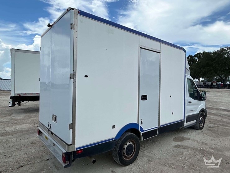 2022-ford-transit-image-3