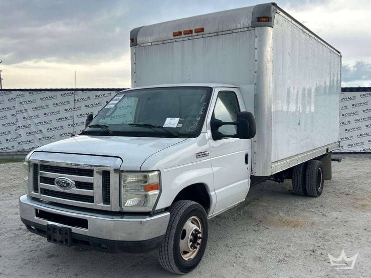 2012-ford-e450-image-1
