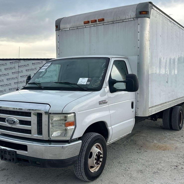 2012 FORD E450