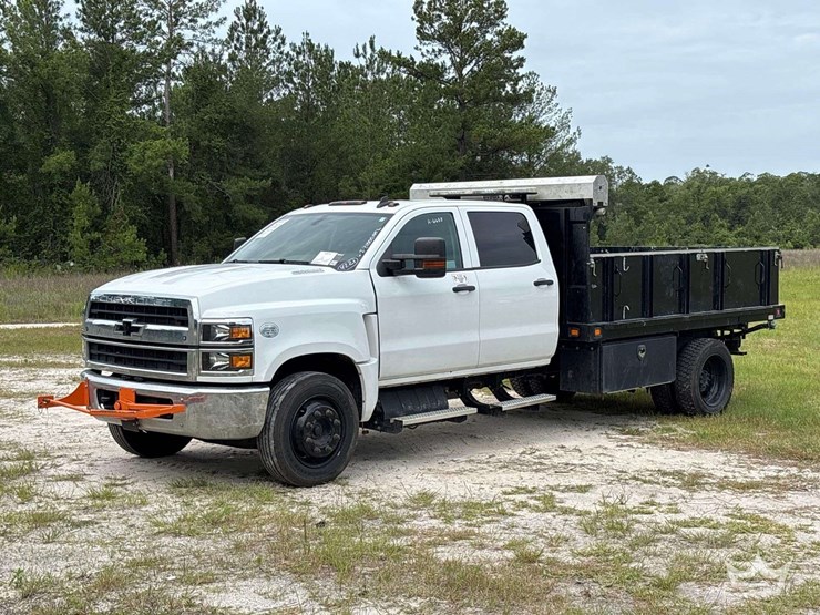 2022-chevrolet-silverado-6500hd-image-1