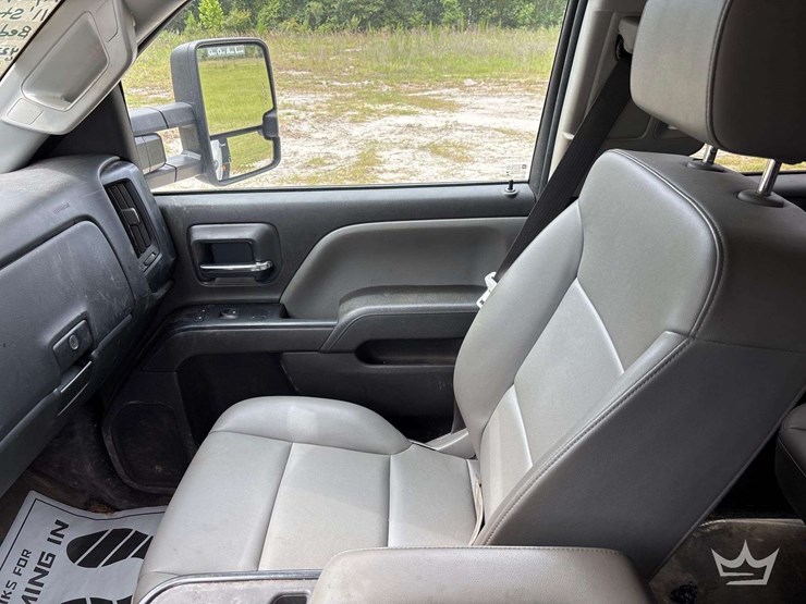 2022-chevrolet-silverado-6500hd-image-41
