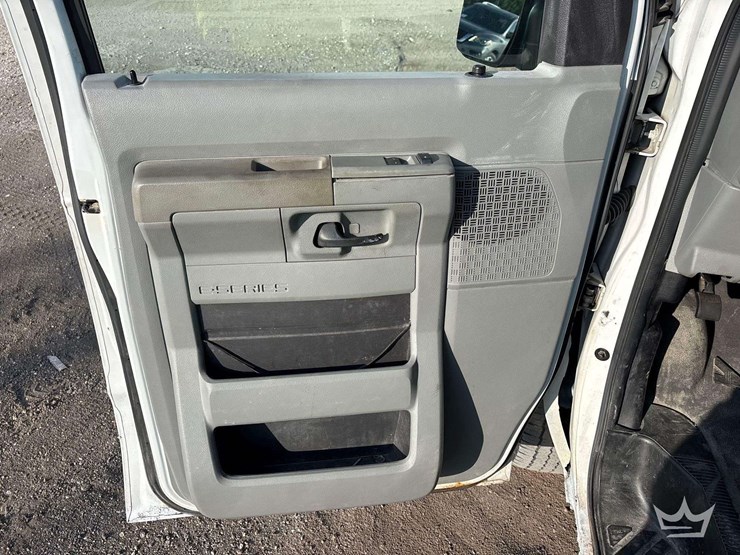 2011-ford-e250-image-12
