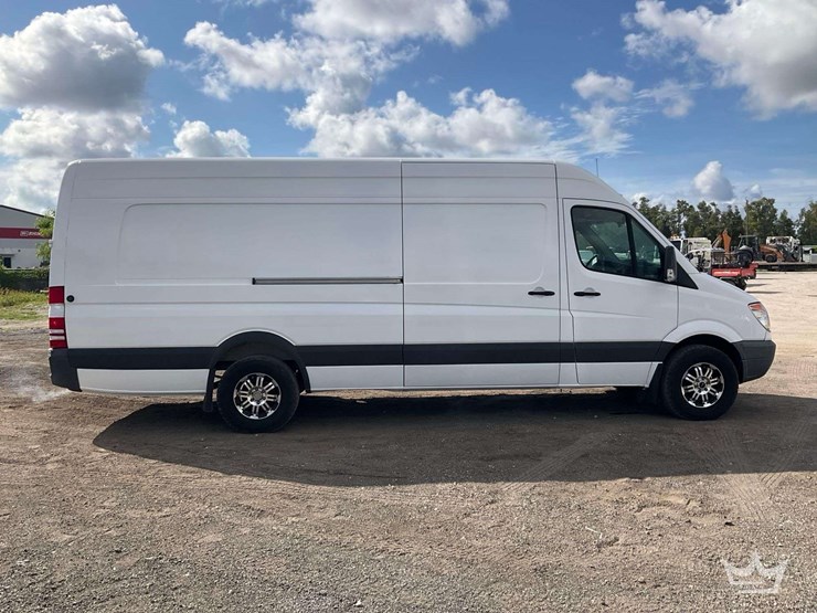 2013-mercedes-benz-sprinter-2500-image-3