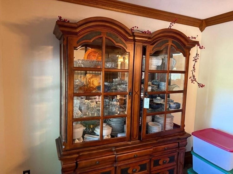 large-glass-door-display-lighted-cabinet-image-4