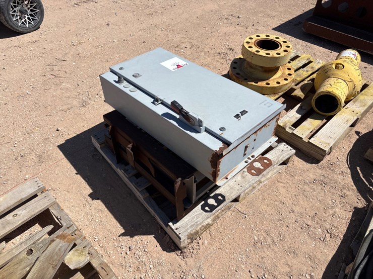 (3-pallets)-w/-26”-x-24”-x-16”-hydraulic-oil-tank,-hydraulic-pump,-hoses,-hyd-jack,-breaker-box,-etc.-image-4