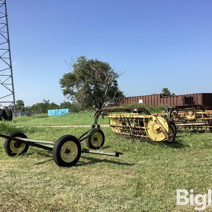 JOHN DEERE 670