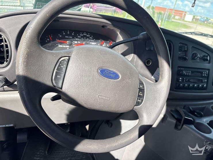 2004-ford-cargo-image-19