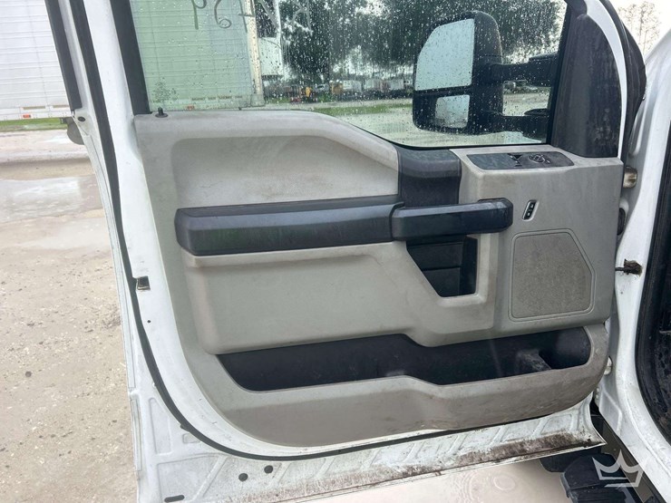 2017-ford-f550-image-13