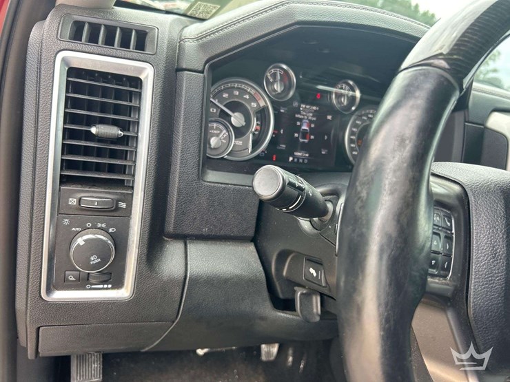 2015-dodge-1500-image-15