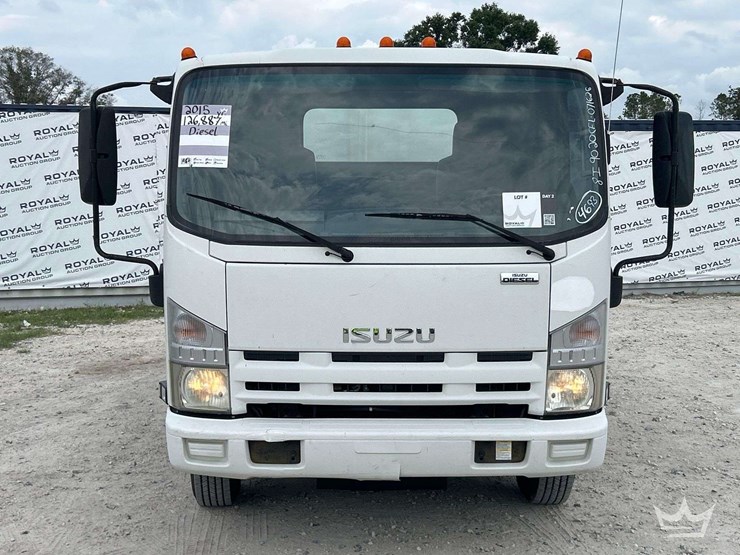 2015-isuzu-npr-image-32