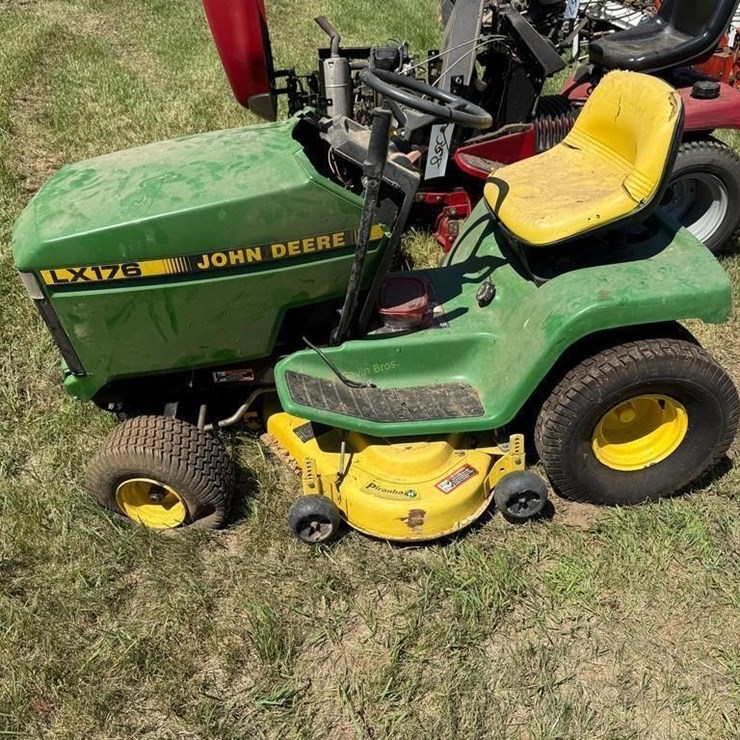 JOHN DEERE LX176