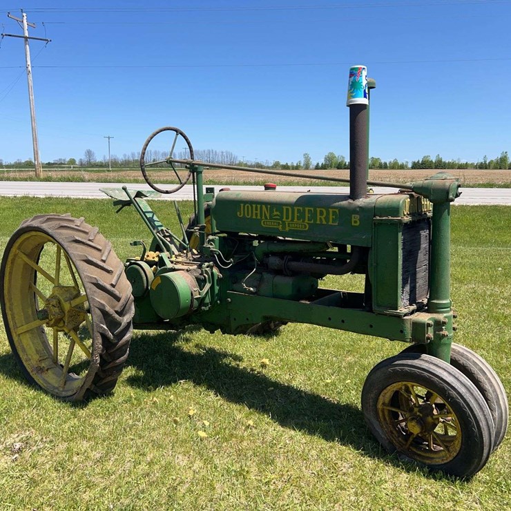 JOHN DEERE B