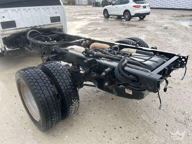 2017-ford-f550-image-16