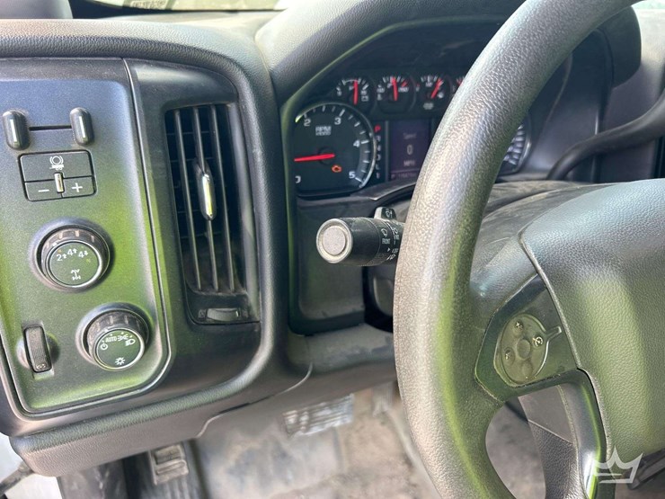 2022-chevrolet-silverado-5500hd-image-13