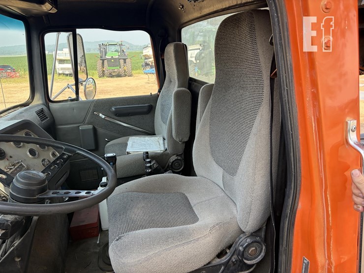 1996-ford-lt9000-image-28