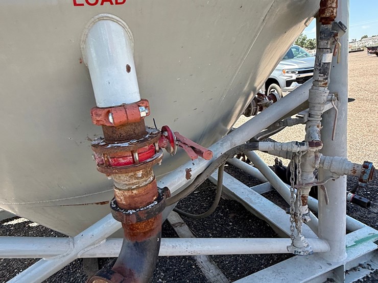 2012-wilco-25’-x-12’-vertical-skidded-silo-image-3
