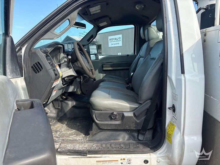 2016-ford-f550-image-24