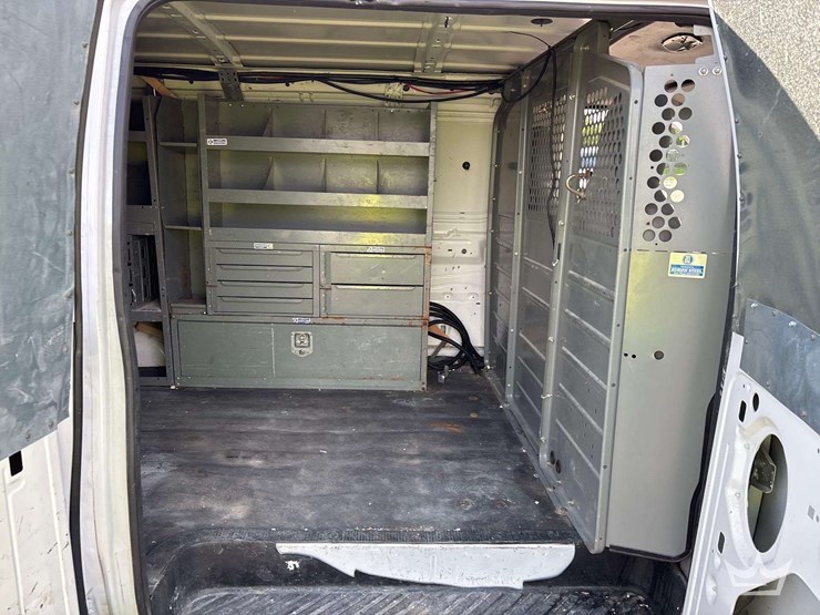 2011-ford-e250-image-25