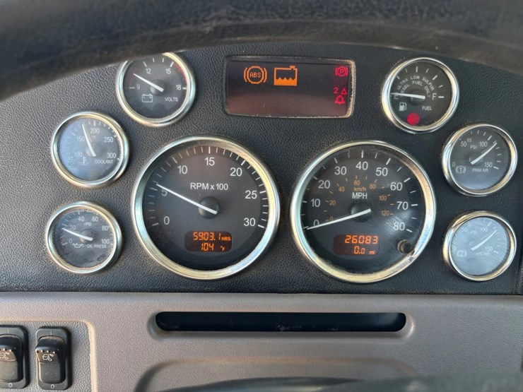 2010-peterbilt-367-image-9