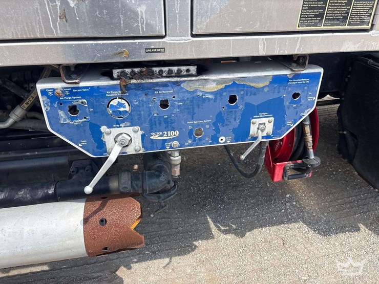 2016-kenworth-t880-image-32
