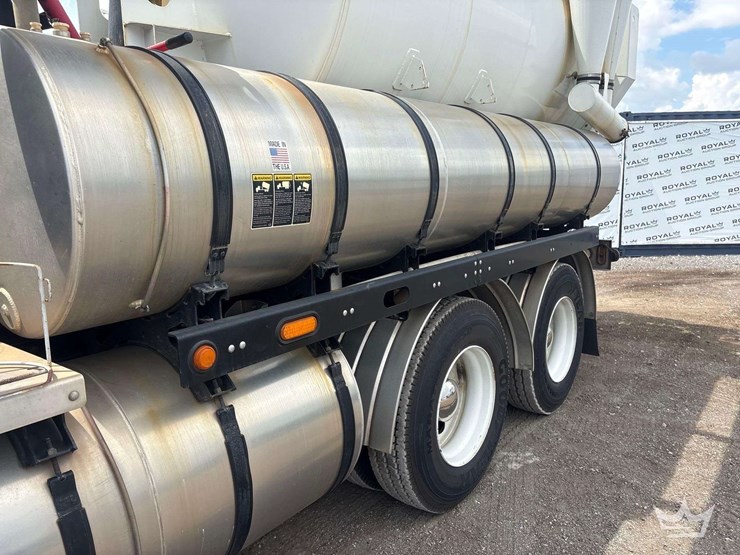 2016-kenworth-t880-image-21