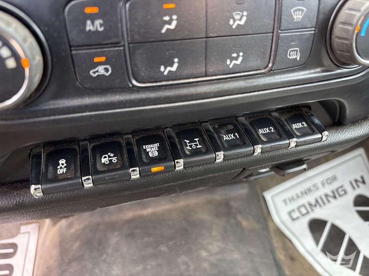 2022-chevrolet-silverado-6500hd-image-39