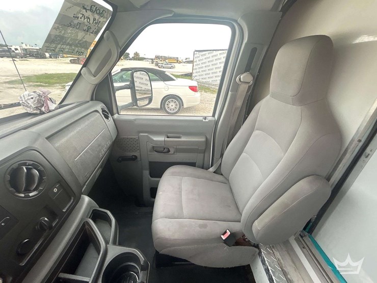 2012-ford-e450-image-23